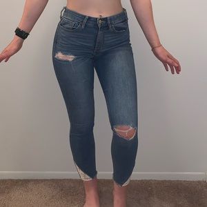 HOLLISTER CROP HIGHRISE JEANS❣️ Size: 5, 27